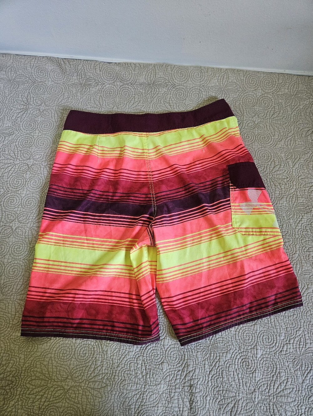 Under Armour Men's Board Shorts, Size 32, Loose Fit, Neon Multicolor - Picture 6 of 7